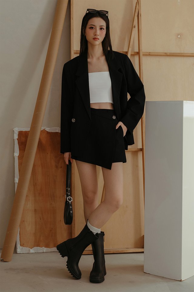 CADY ASYMMETRICAL WAIST SKORTS IN BLACK