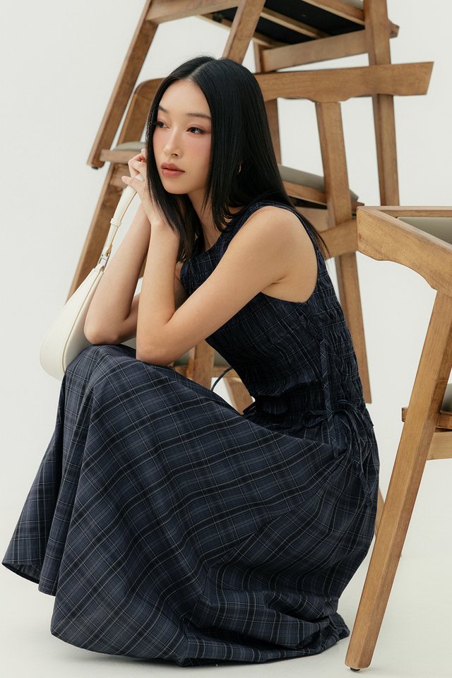 HALDOR CHECKS SHIRRED MAXI IN NAVY