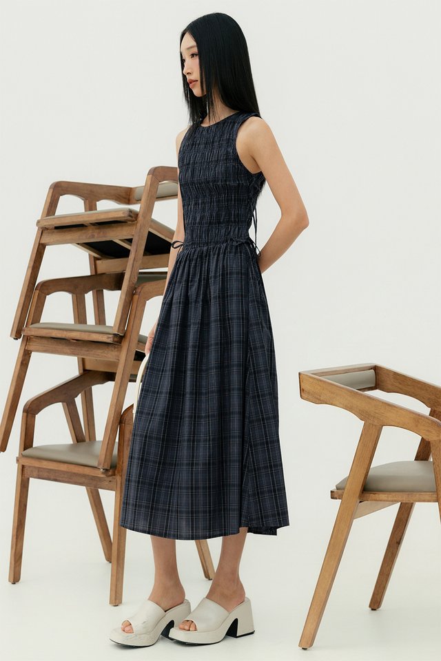 HALDOR CHECKS SHIRRED MAXI IN NAVY