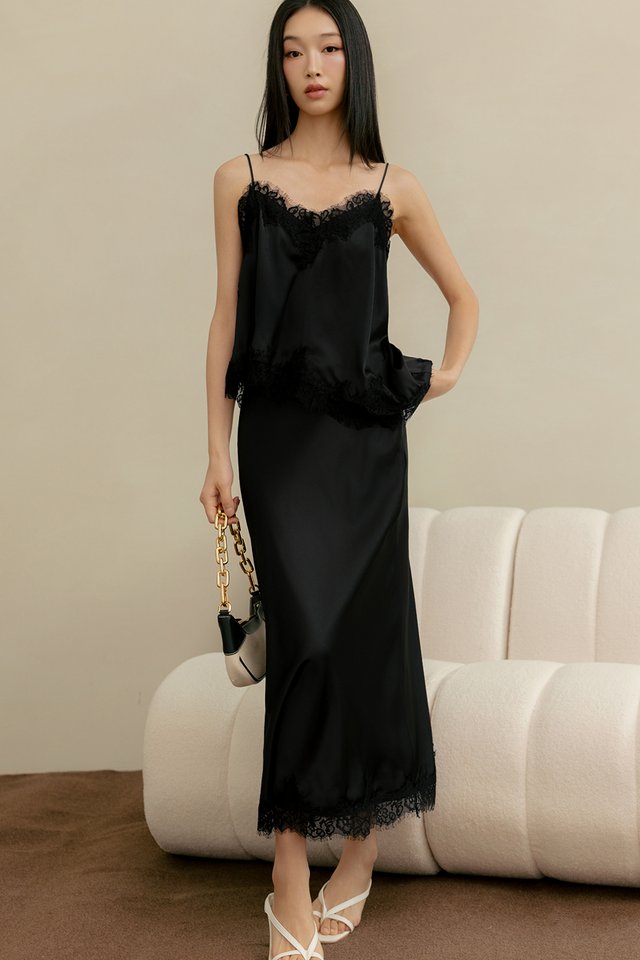 LINDEE SATIN LACE MAXI IN BLACK(XXS-S)