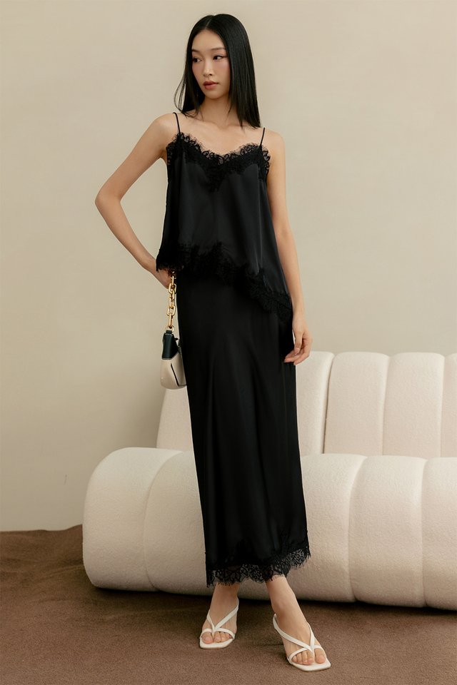 *BACKORDER* LINDEE SATIN LACE MAXI IN BLACK
