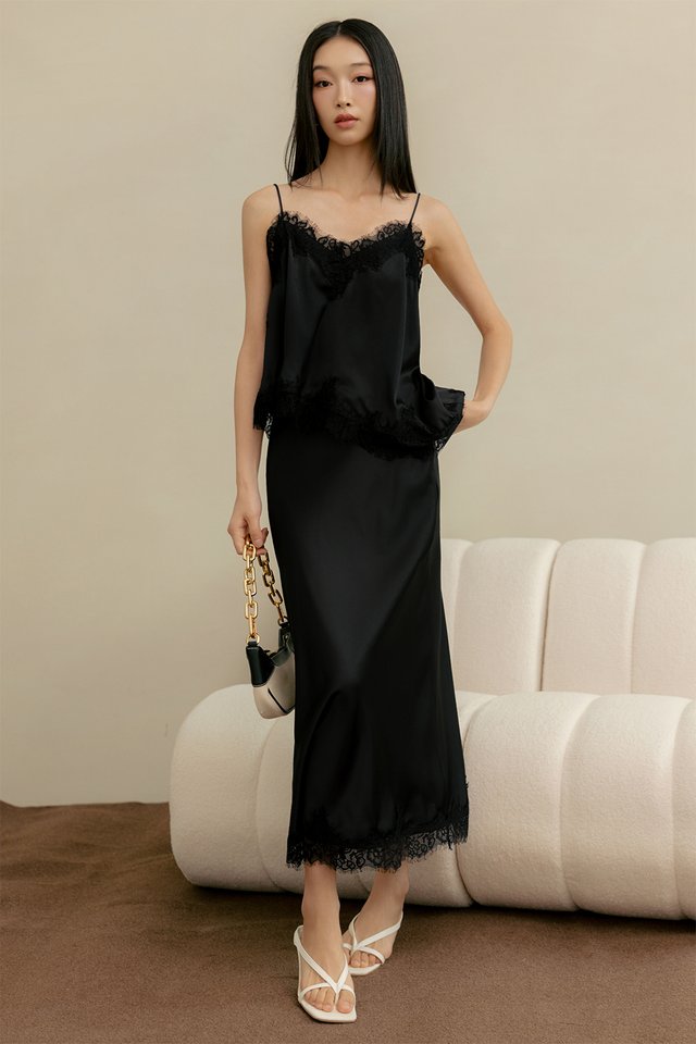 *BACKORDER* LINDEE SATIN LACE TOP IN BLACK