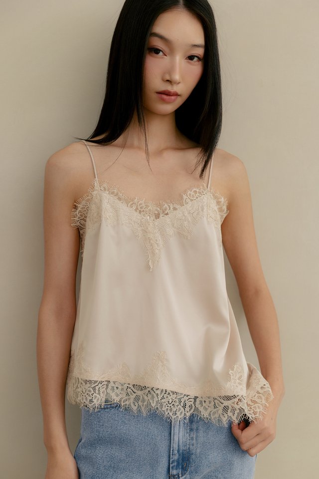 LINDEE SATIN LACE TOP IN LIGHT BLUSH