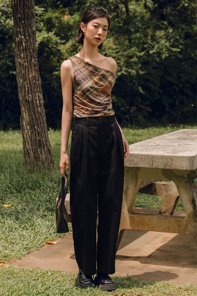 LUGO BARREL PANTS IN BLACK