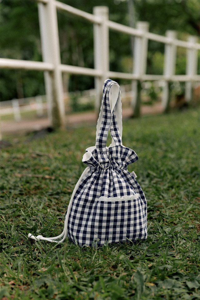 *PRE-ORDER* SUMMERDAY REVERSIBLE PICNIC BAG IN BLUEBERRY