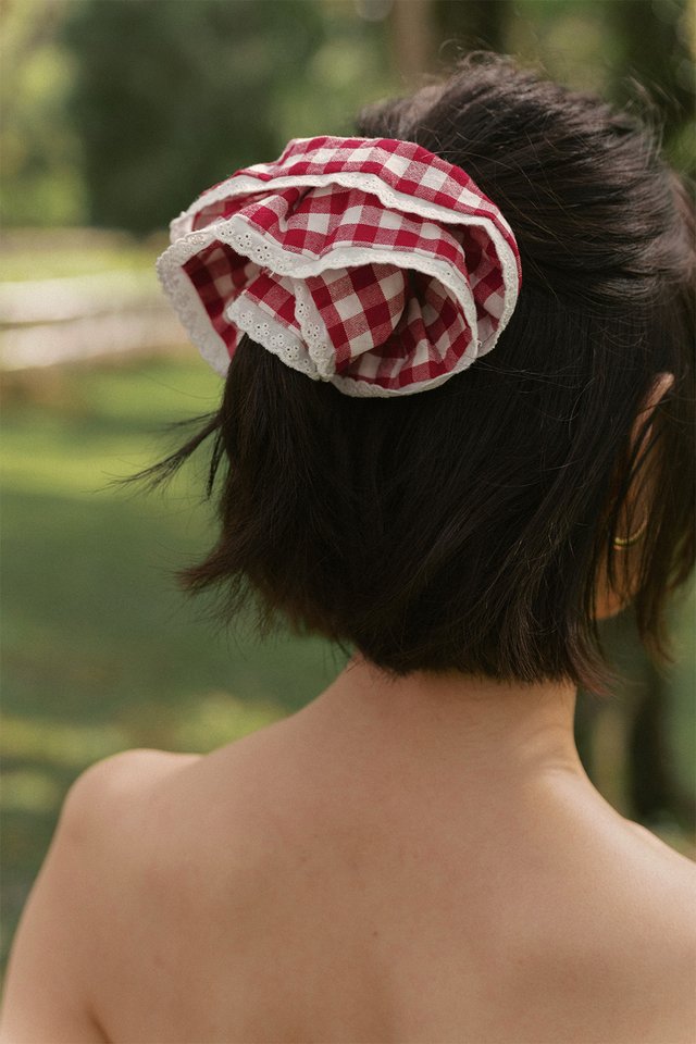 SUMMERDAY SCRUNCHIE IN CHERRY
