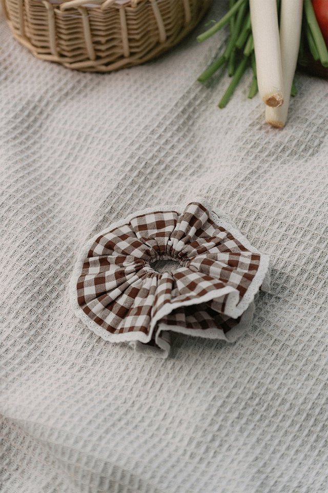 SUMMERDAY SCRUNCHIE IN CHESTNUT