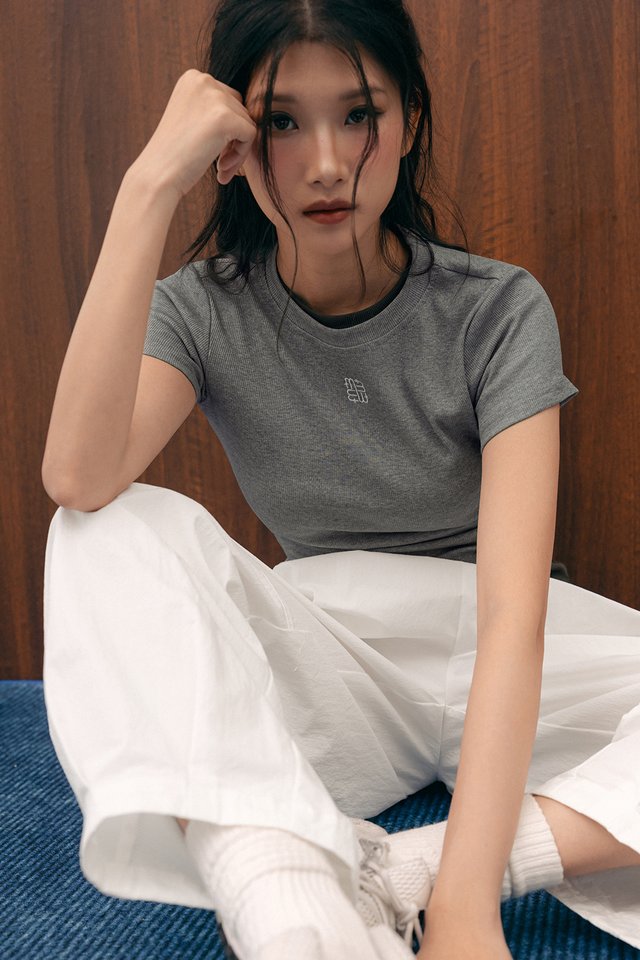 ANAGRAM RIBBED TEE IN GREY