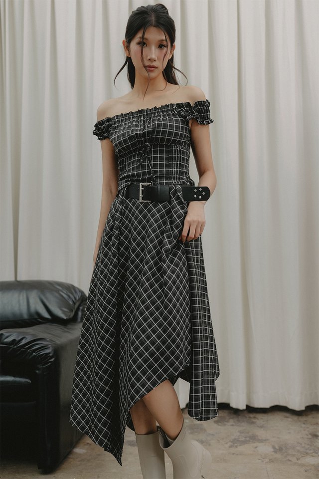 LARKE PLAID OFF SHOULDER TOP IN BLACK