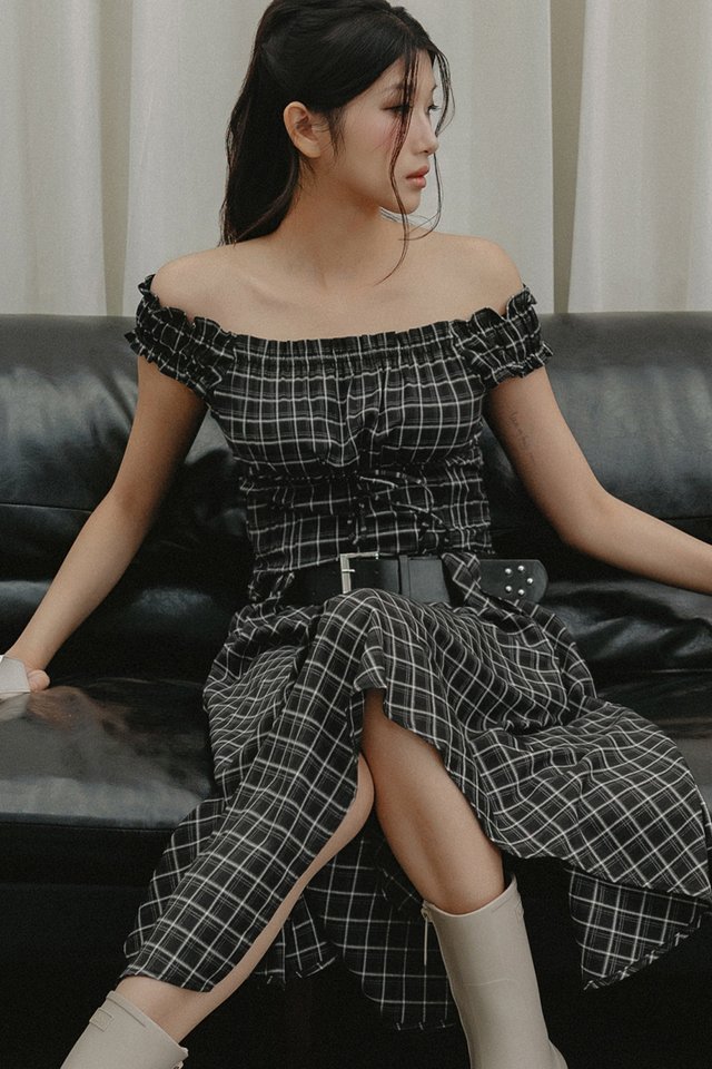 LARKE PLAID OFF SHOULDER TOP IN BLACK