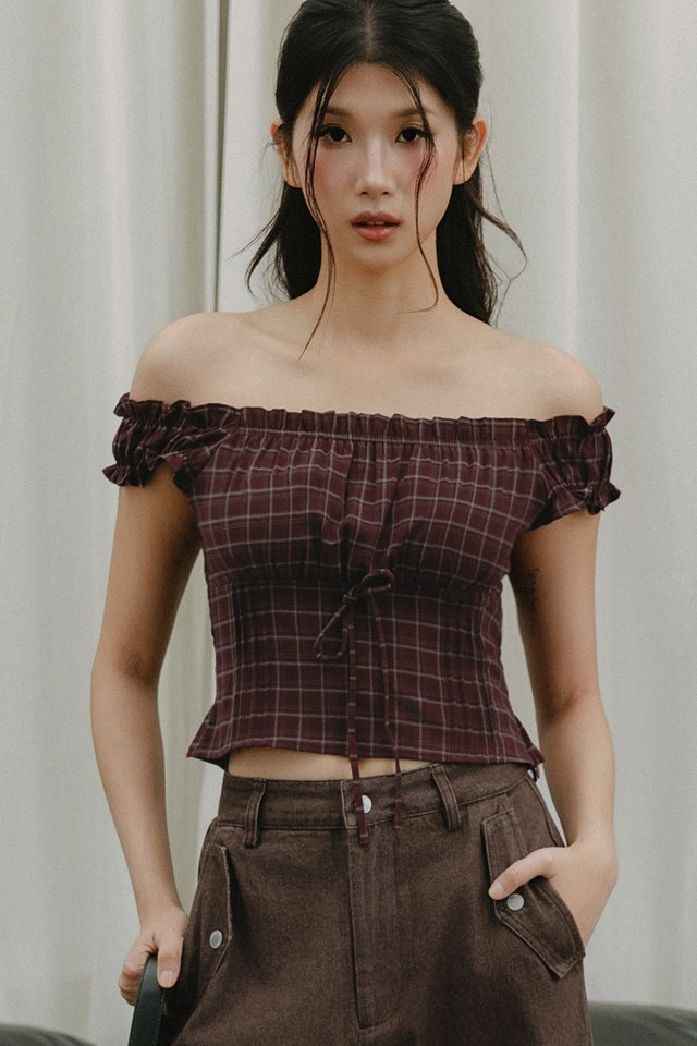 LARKE PLAID OFF SHOULDER TOP IN WINE