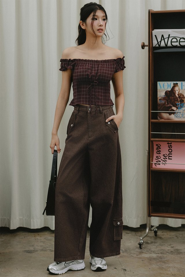 LARKE PLAID OFF SHOULDER TOP IN WINE