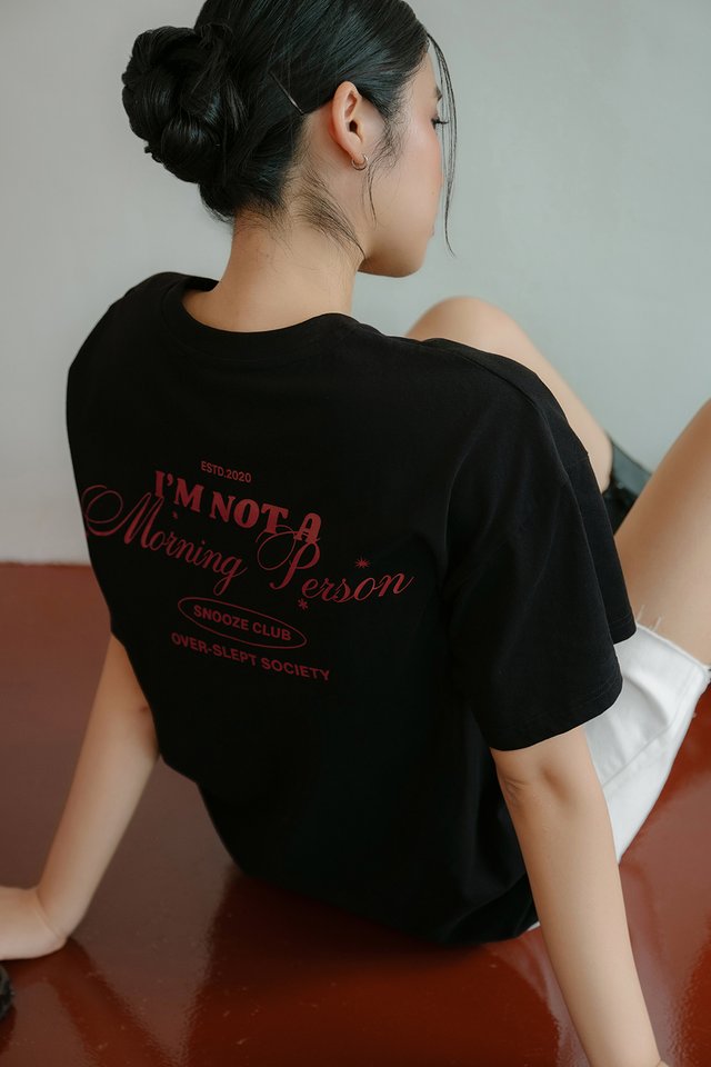 SNOOZE CLUB UNISEX TEE IN BLACK