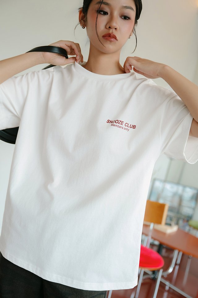 SNOOZE CLUB UNISEX TEE IN WHITE