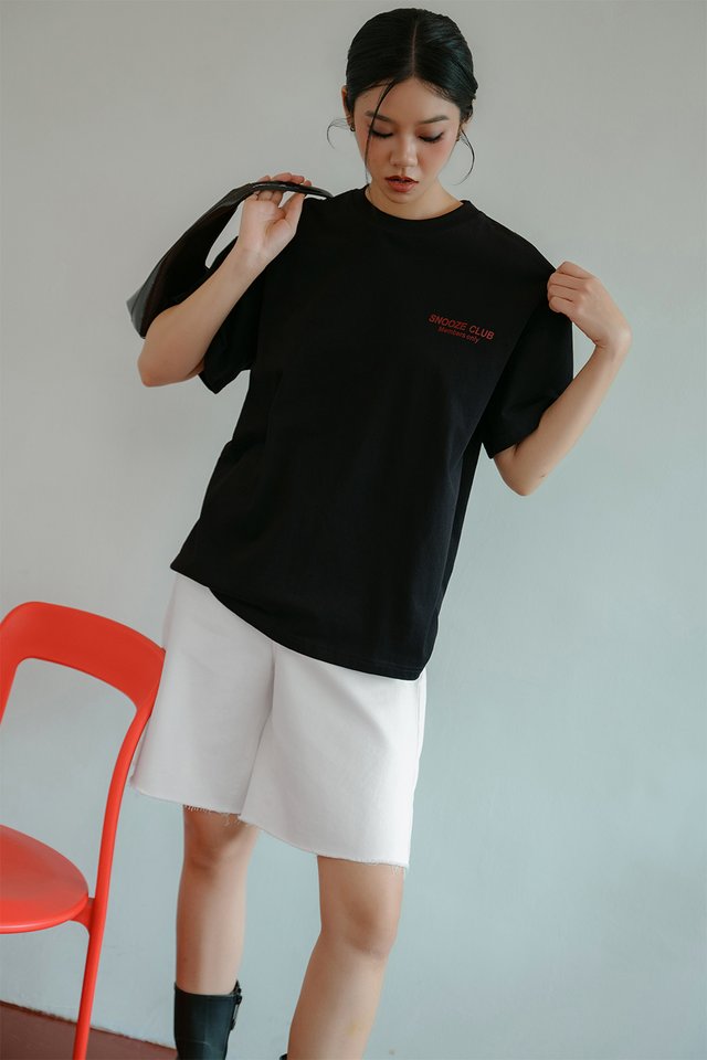 SNOOZE CLUB UNISEX TEE IN BLACK
