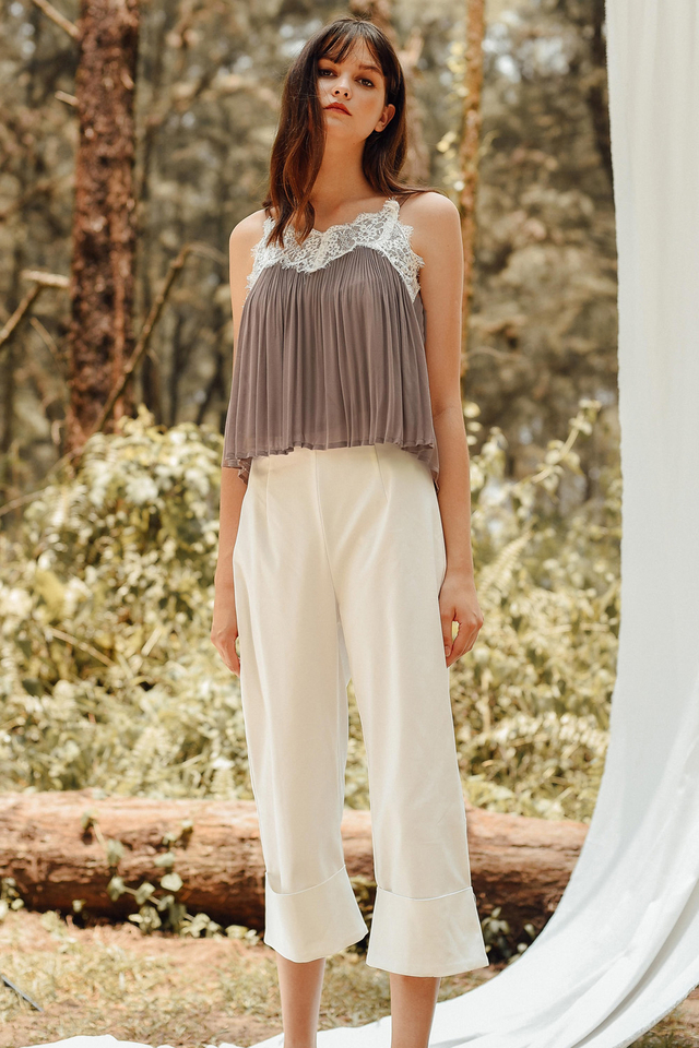 ALIVIA PLEAT TOP IN TAUPE