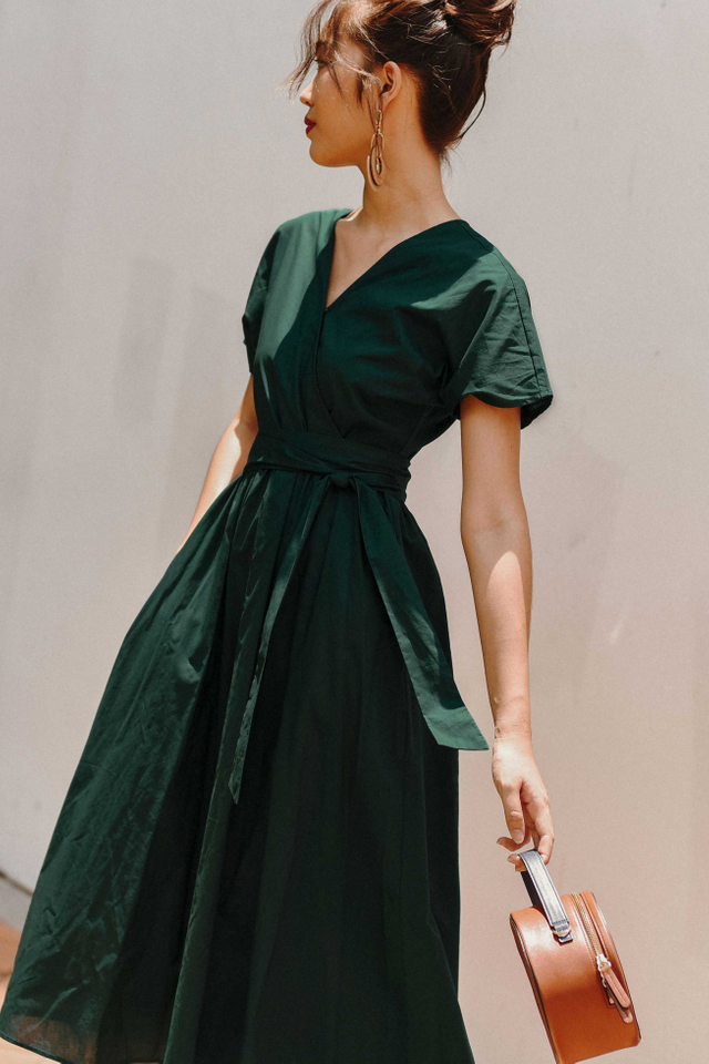 COLLEEN WRAP MIDI IN MOSS GREEN
