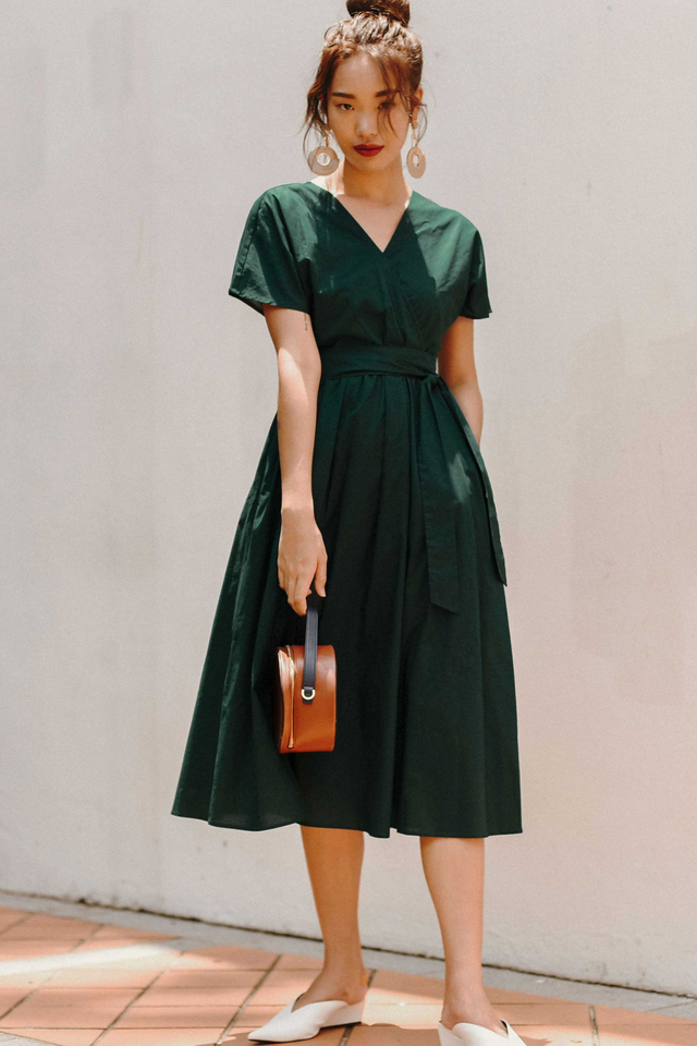 COLLEEN WRAP MIDI IN MOSS GREEN