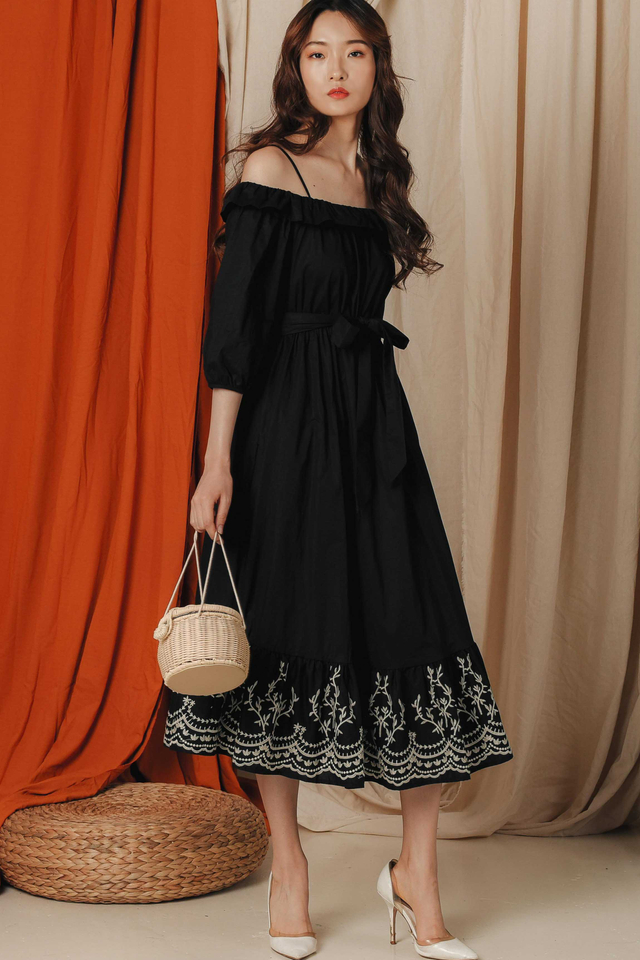 KYDEN EMBROIDERY MAXI IN BLACK