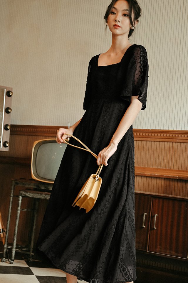 CARVELL MAXI IN BLACK