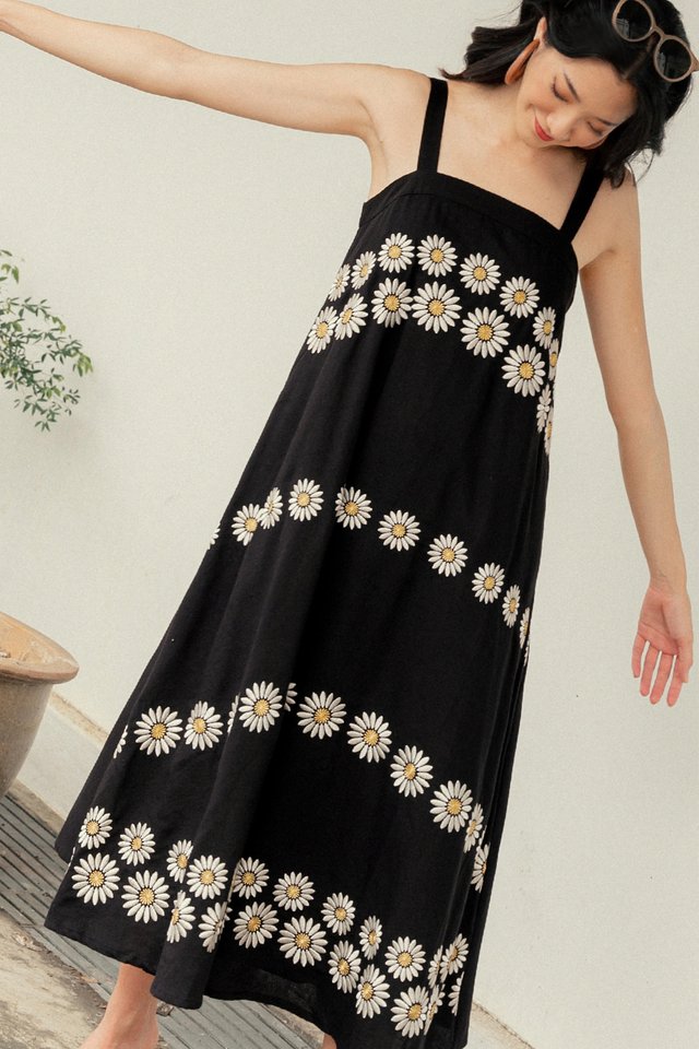 DAISIES EMBROIDERY MAXI IN BLACK