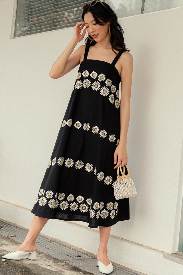 DAISIES EMBROIDERY MAXI IN BLACK