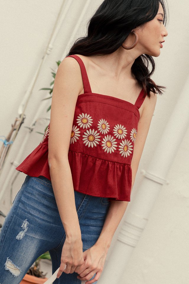 DAISIES EMBROIDERY TOP IN ROSE RED