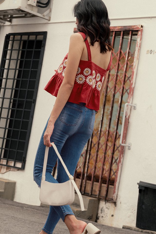 DAISIES EMBROIDERY TOP IN ROSE RED
