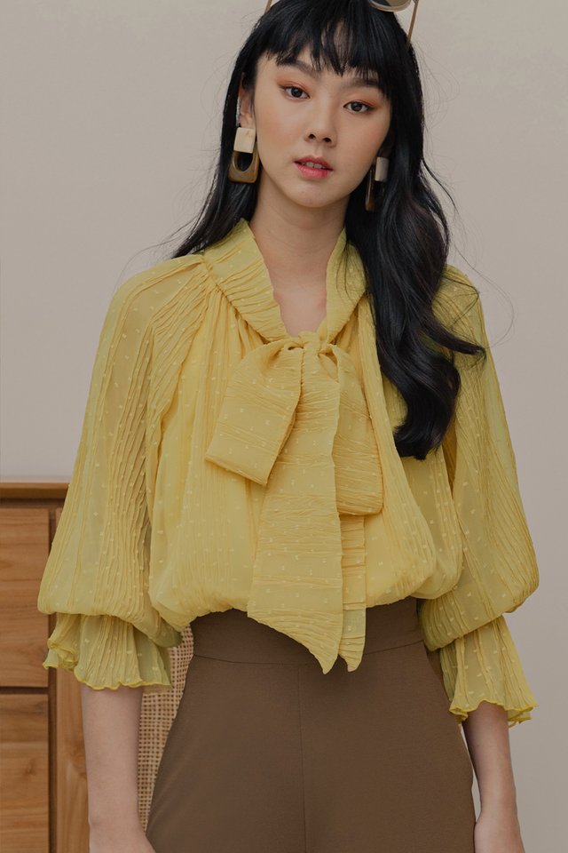 MADDOX CREPE TOP IN YELLOW