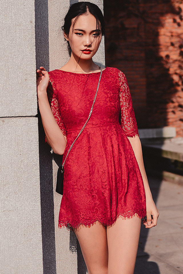 *BRIDGE* AMBERLY LACE PLAYSUIT IN RED
