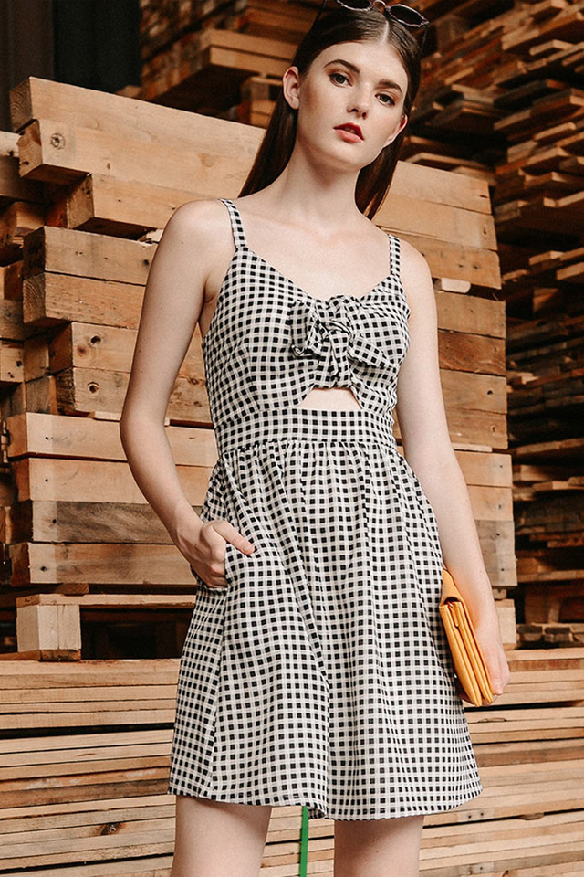 CHECKERED BOW DRESS IN BLACK