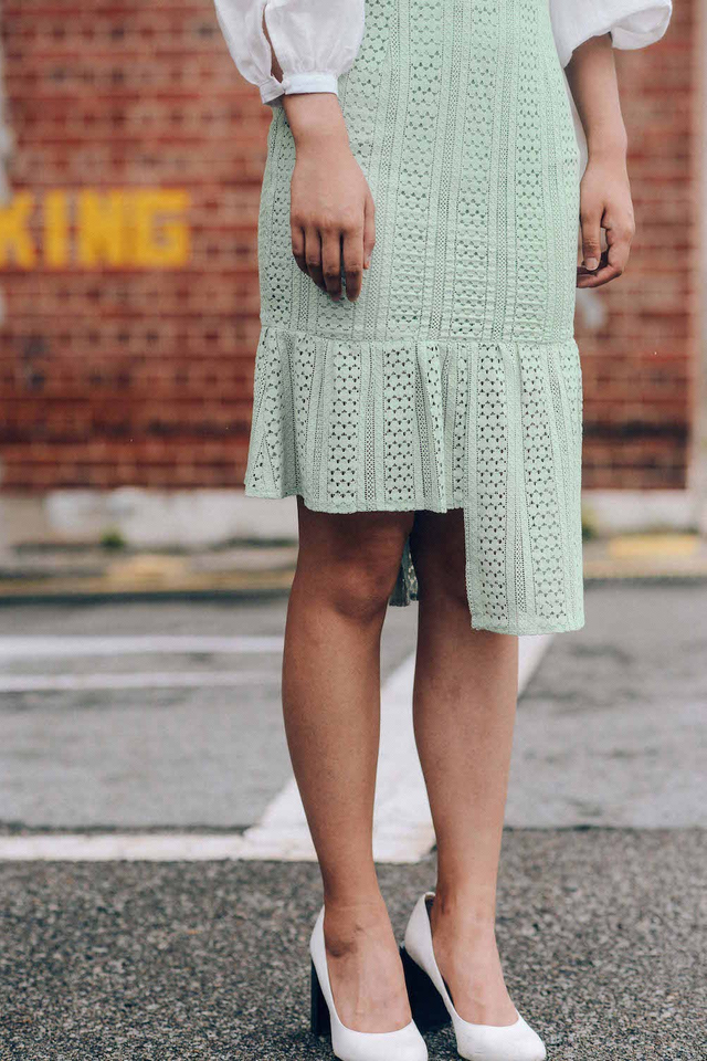 SAAB LACE SKIRT IN MINT