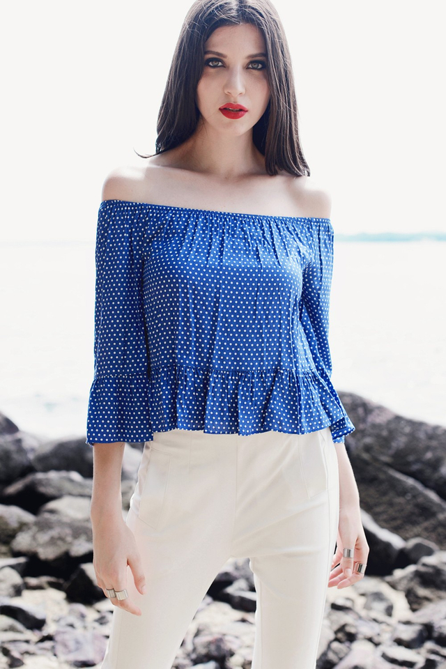 *BRIDGE* Relaxed Off Shoulder Top in Polka Dots Blue